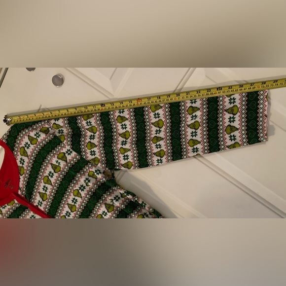 💚♥️💚Dr. Seuss’s The Grinch Christmas Onesie.. a very CUTE mean one💚♥️💚 - Picture 11 of 12